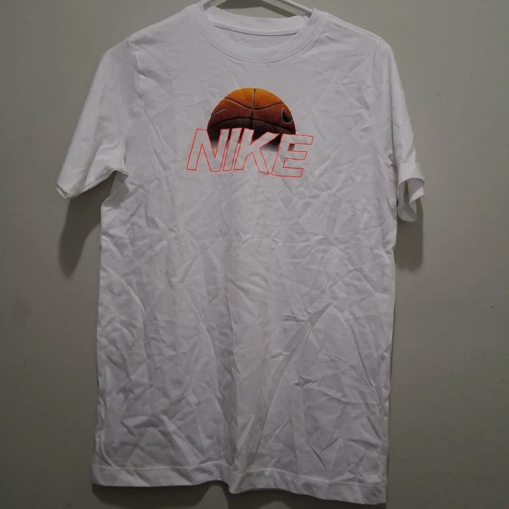 Nike Basketball Graphic Tee White Short Sleeve Crew Neck Cotton Shirt CZ1689-100